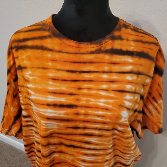 Gildan Tops - Tie dye boho style unisex T shirt size XL. 100% soft cotton.